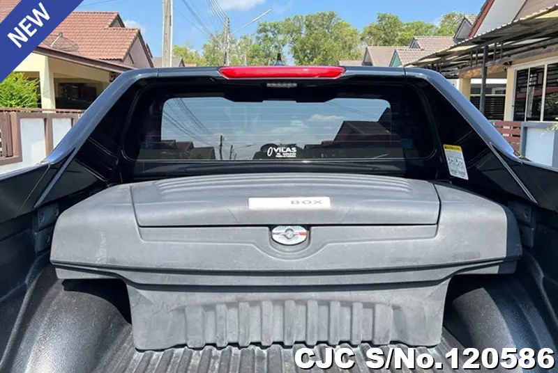 Nissan Navara in Black for Sale Image 7
