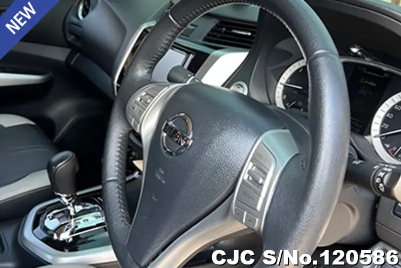Nissan Navara in Black for Sale Image 11