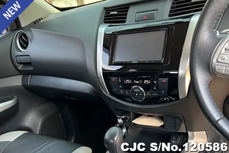 Nissan Navara in Black for Sale Image 12