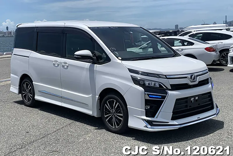Toyota / Voxy 2017