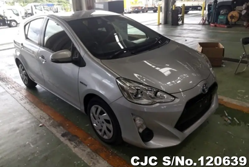 Toyota / Aqua 2015