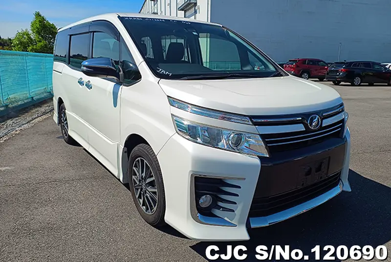 Toyota / Voxy 2016