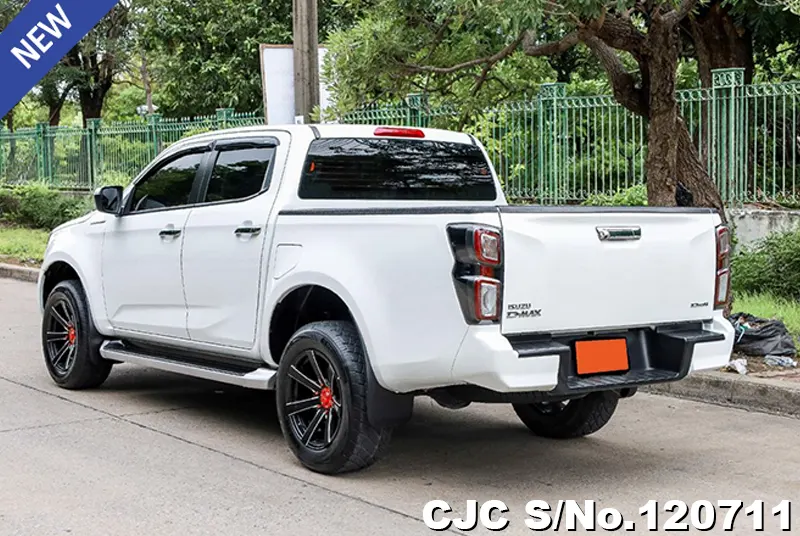 Isuzu D-Max in White for Sale Image 1