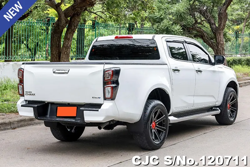 Isuzu D-Max in White for Sale Image 2