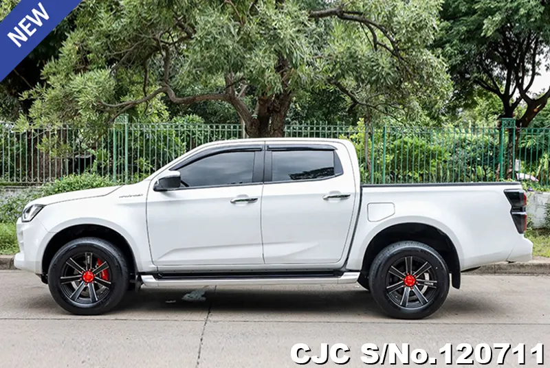 Isuzu D-Max in White for Sale Image 7
