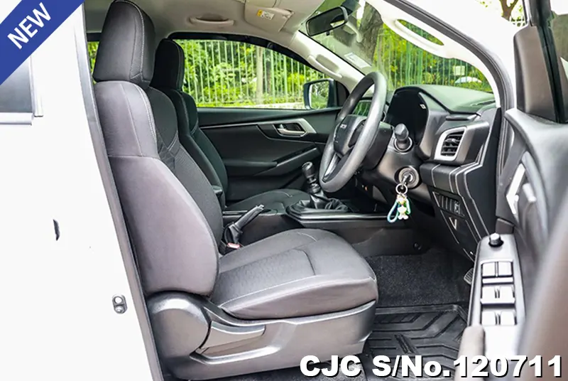 Isuzu D-Max in White for Sale Image 10
