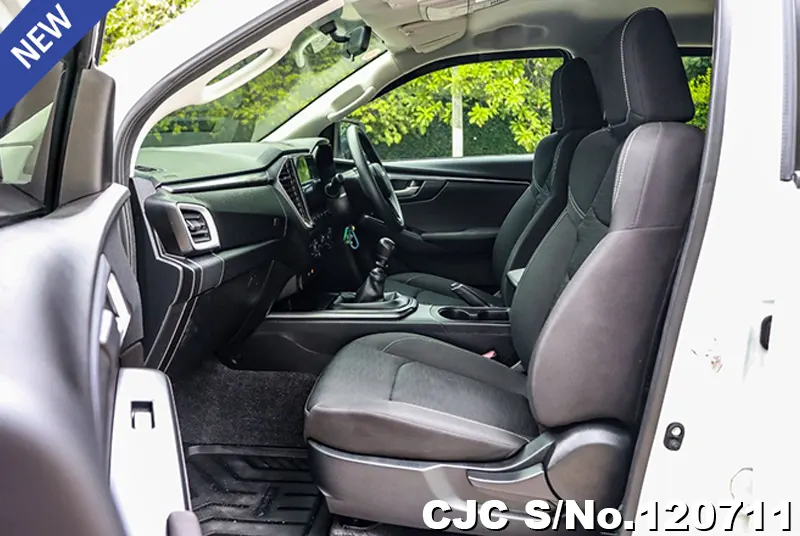 Isuzu D-Max in White for Sale Image 11
