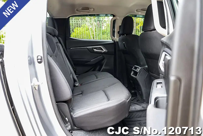 Isuzu D-Max in Silver for Sale Image 12
