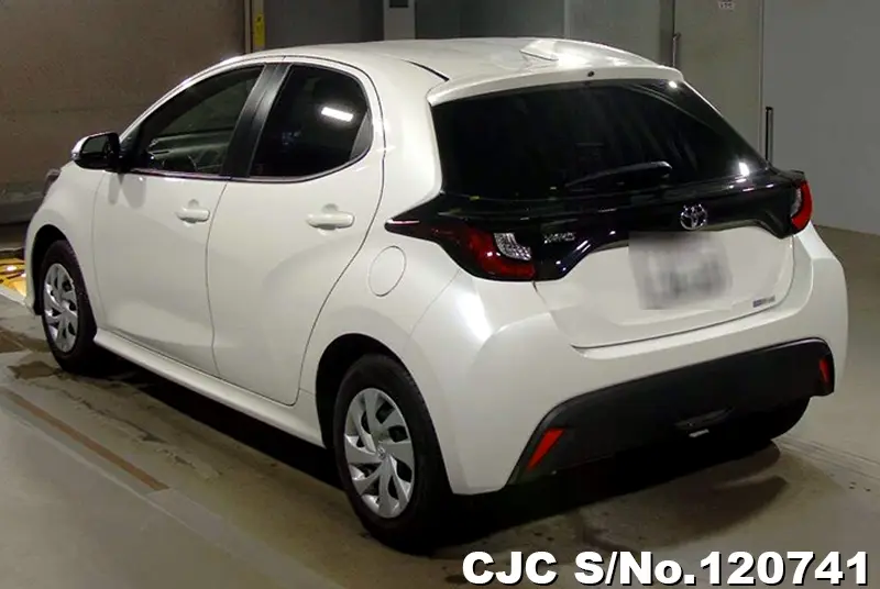 Toyota Yaris in White for Sale Image 1