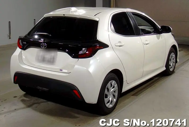 Toyota Yaris in White for Sale Image 2