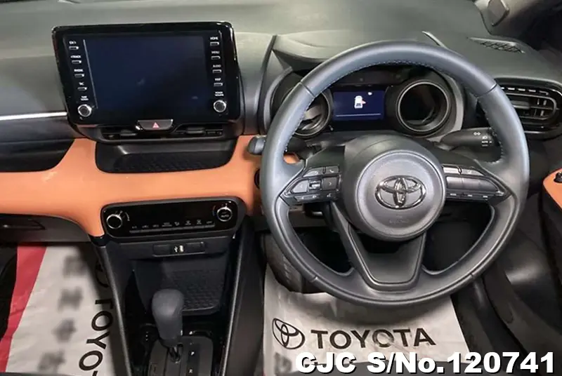 Toyota Yaris in White for Sale Image 5