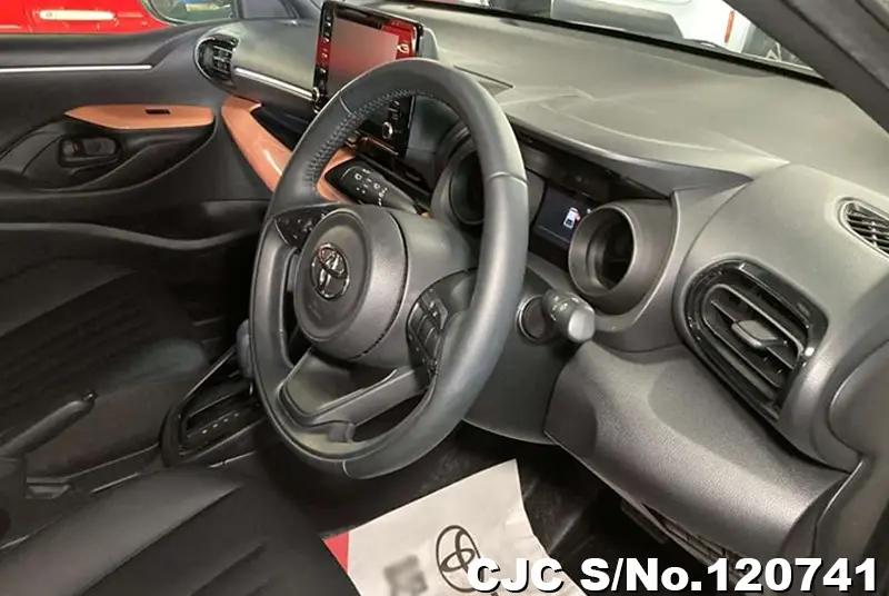 Toyota Yaris in White for Sale Image 6
