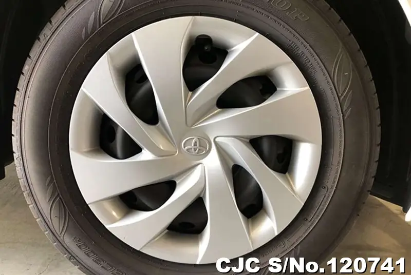 Toyota Yaris in White for Sale Image 9