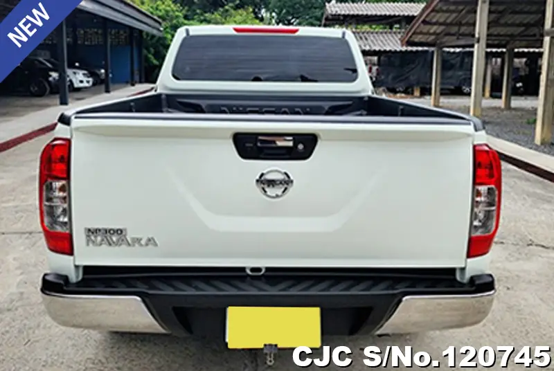 Nissan Navara in White for Sale Image 3