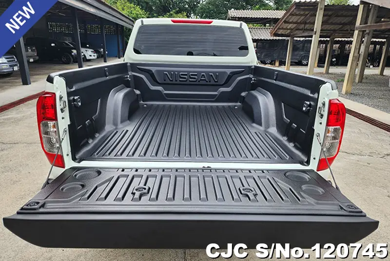 Nissan Navara in White for Sale Image 6