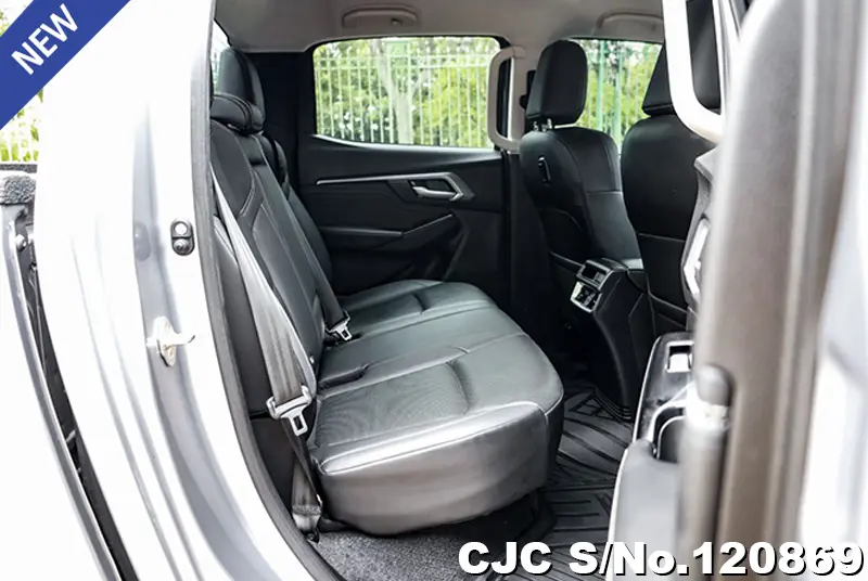 Isuzu D-Max in Silver for Sale Image 12