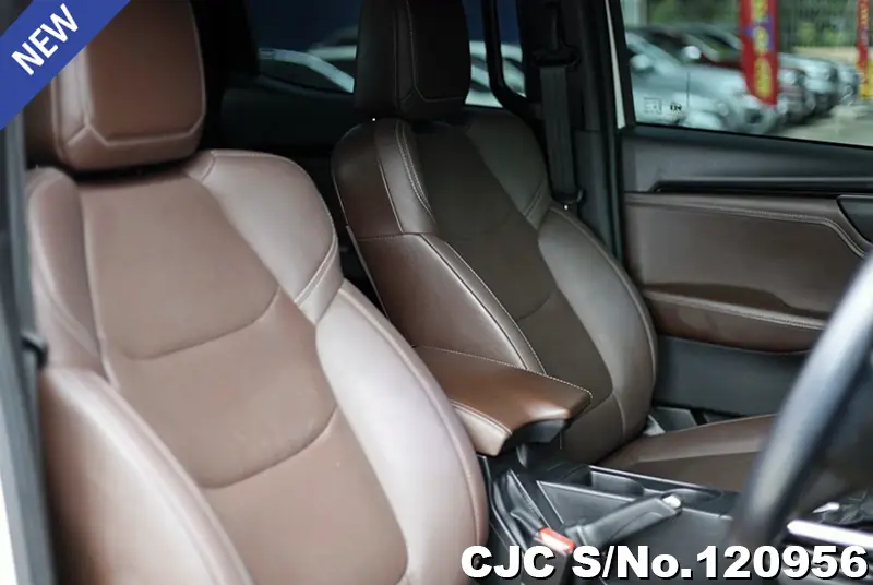 Isuzu D-Max in White for Sale Image 11