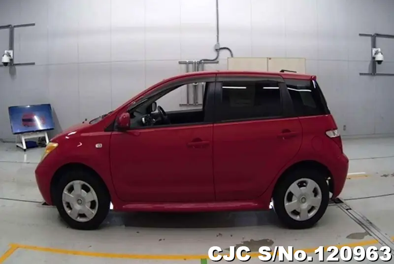 Toyota IST in Red for Sale Image 5