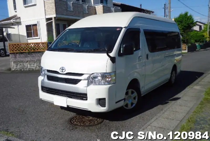 Toyota / Hiace / Commuter 2023