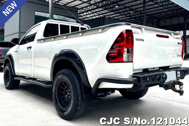 Toyota Hilux in White for Sale Image 2