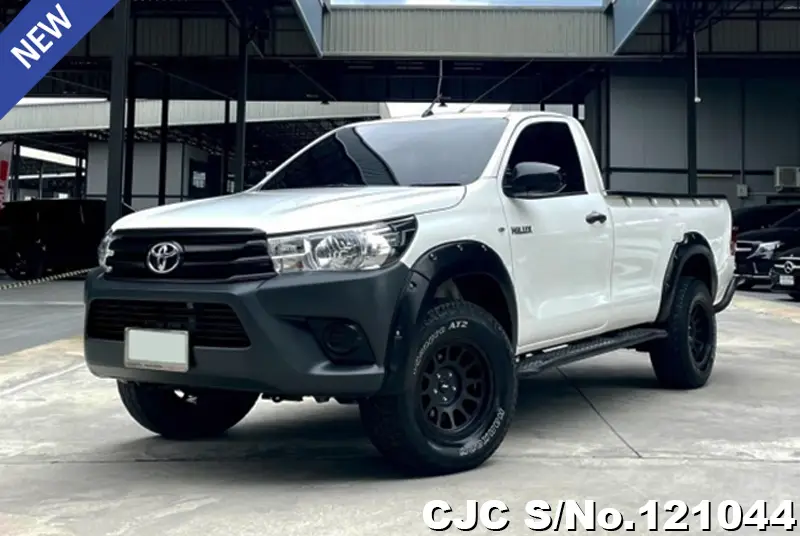 Toyota Hilux in White for Sale Image 3