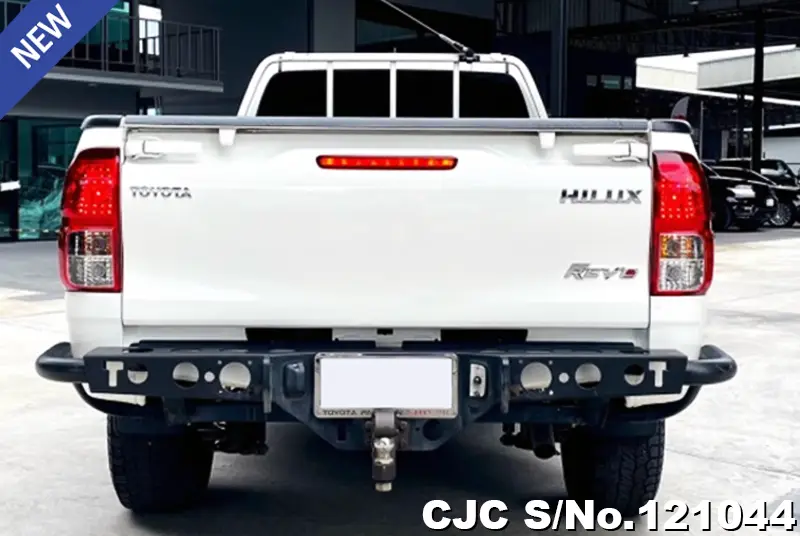 Toyota Hilux in White for Sale Image 5