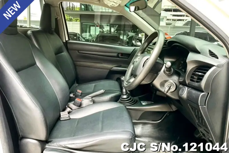 Toyota Hilux in White for Sale Image 9