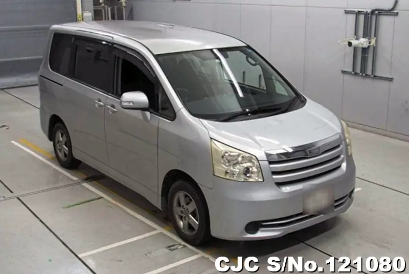 Toyota / Noah 2009