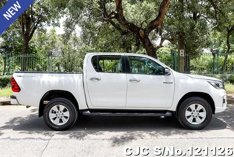 Toyota Hilux in White for Sale Image 6