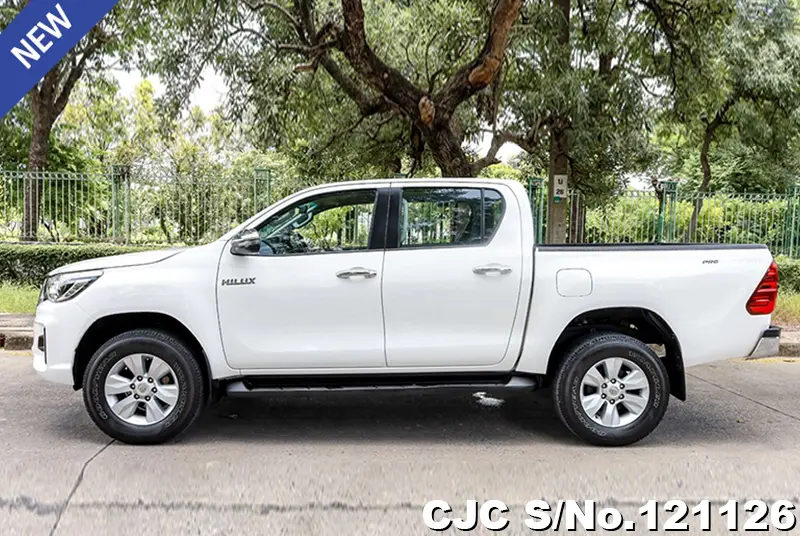Toyota Hilux in White for Sale Image 7