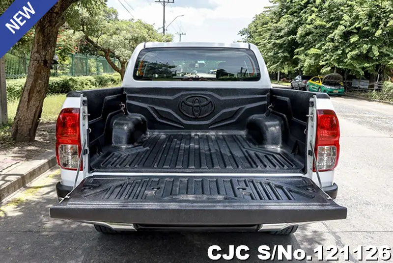 Toyota Hilux in White for Sale Image 8