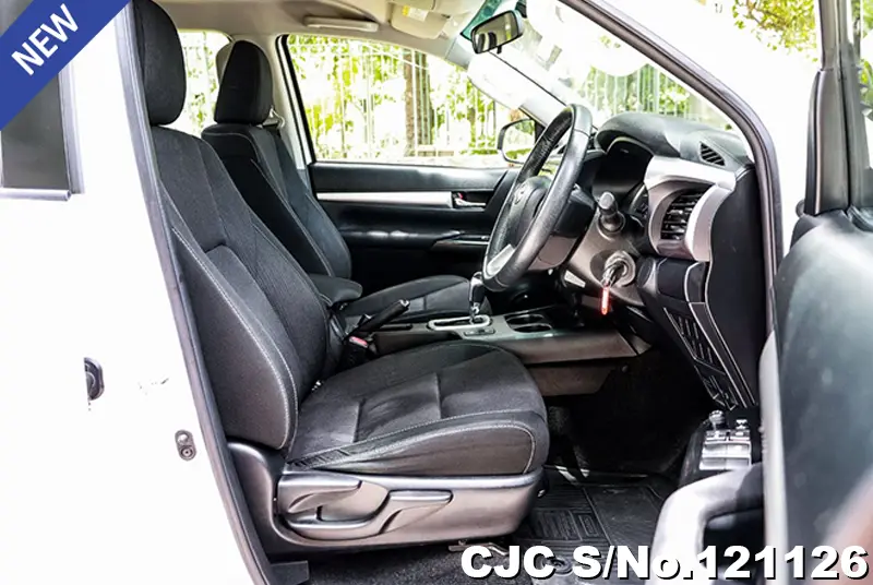 Toyota Hilux in White for Sale Image 10