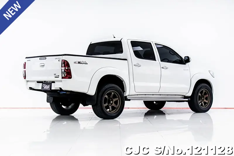Toyota Hilux in White for Sale Image 1