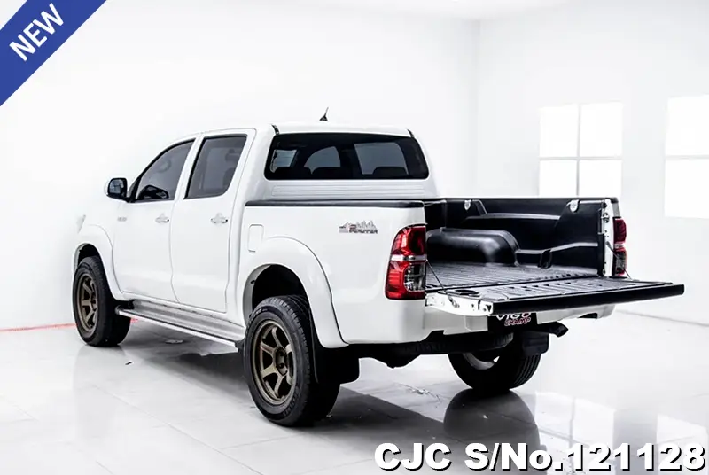 Toyota Hilux in White for Sale Image 4