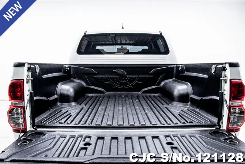 Toyota Hilux in White for Sale Image 5