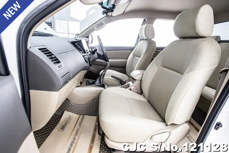 Toyota Hilux in White for Sale Image 8