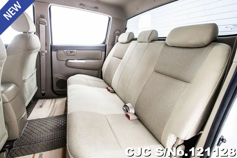 Toyota Hilux in White for Sale Image 9