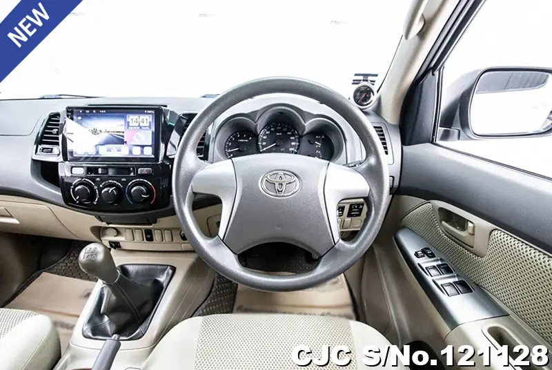 Toyota Hilux in White for Sale Image 10