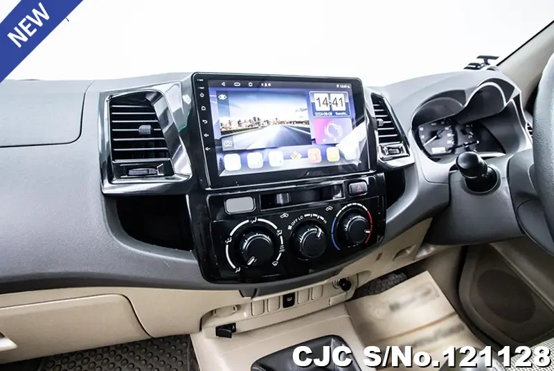 Toyota Hilux in White for Sale Image 11