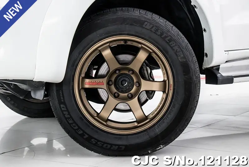 Toyota Hilux in White for Sale Image 13