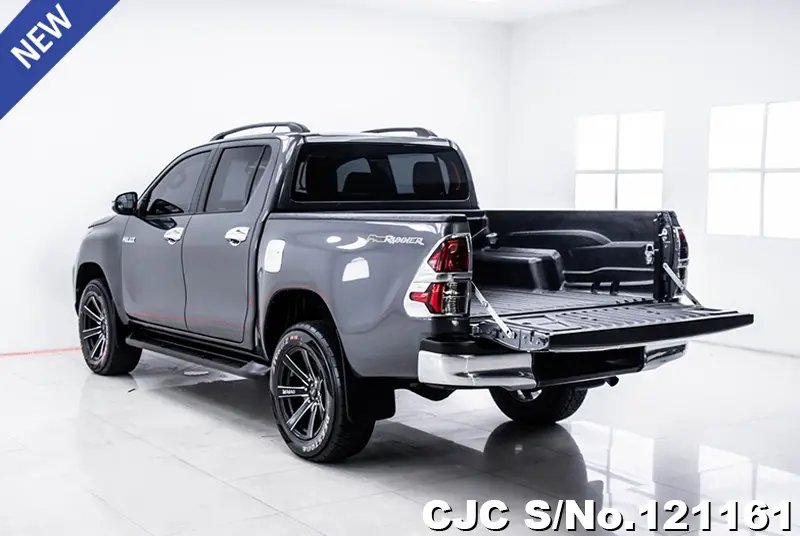Toyota Hilux in Gray for Sale Image 4