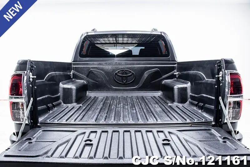 Toyota Hilux in Gray for Sale Image 5