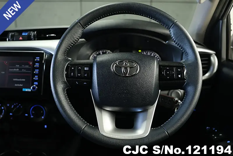 Toyota Hilux in White for Sale Image 10