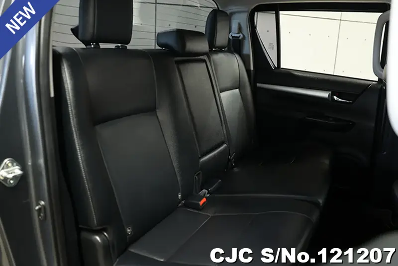 Toyota Hilux in Gray for Sale Image 8