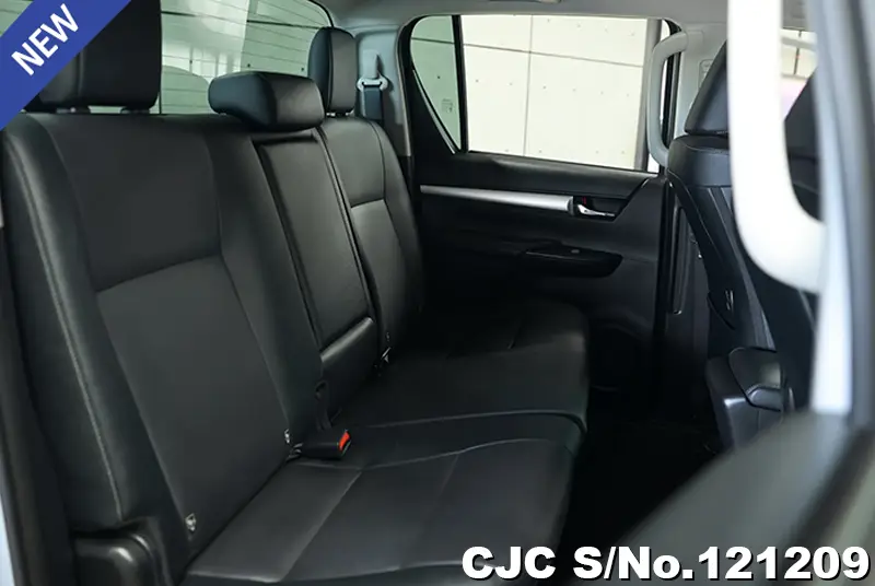 Toyota Hilux in Silver for Sale Image 8