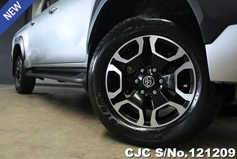 Toyota Hilux in Silver for Sale Image 13