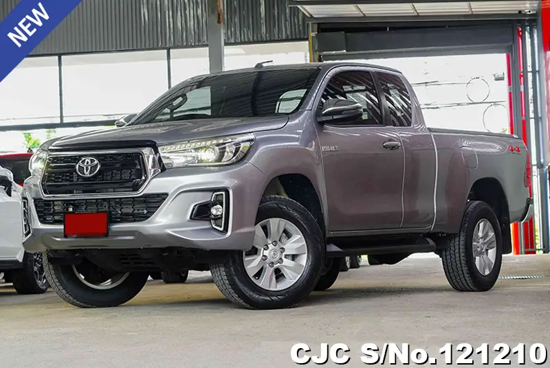 Toyota Hilux in Gray for Sale Image 3