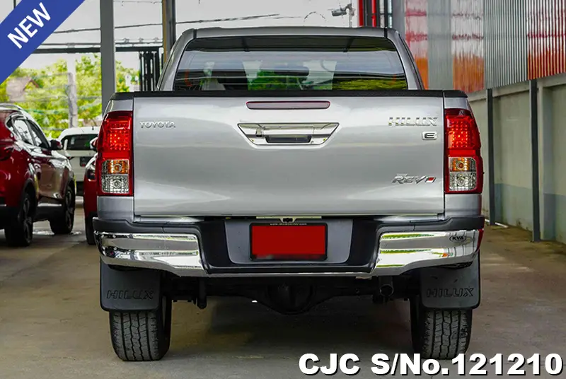 Toyota Hilux in Gray for Sale Image 5
