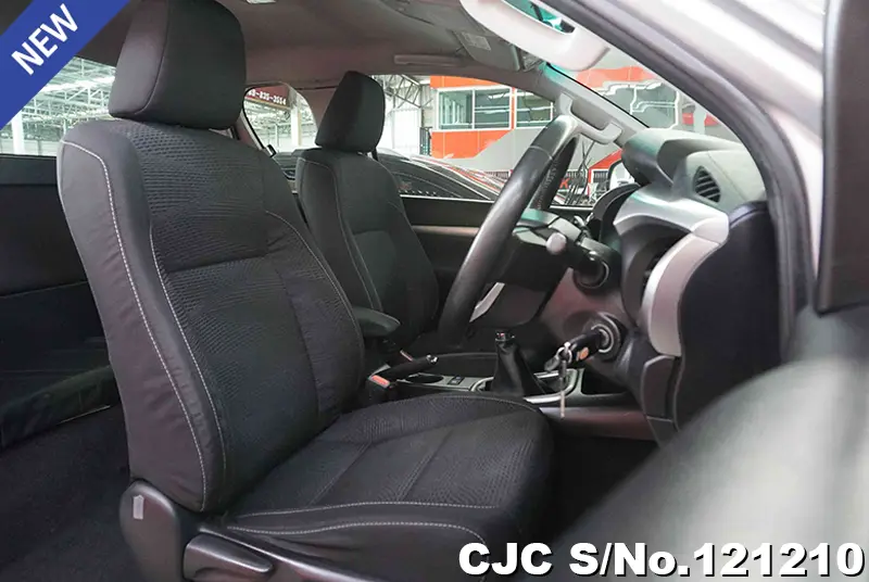 Toyota Hilux in Gray for Sale Image 7