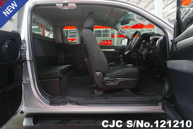 Toyota Hilux in Gray for Sale Image 8
